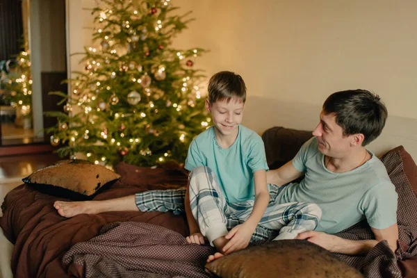 Nyårs Morgon Med Familjen — Stockfoto