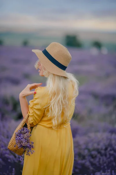 Girl Hand Holding Bag Lavender — Stock Photo, Image