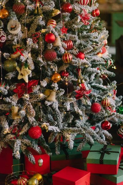 Noel Ağacı Hediyelerle Noel Süslemesi — Stok fotoğraf