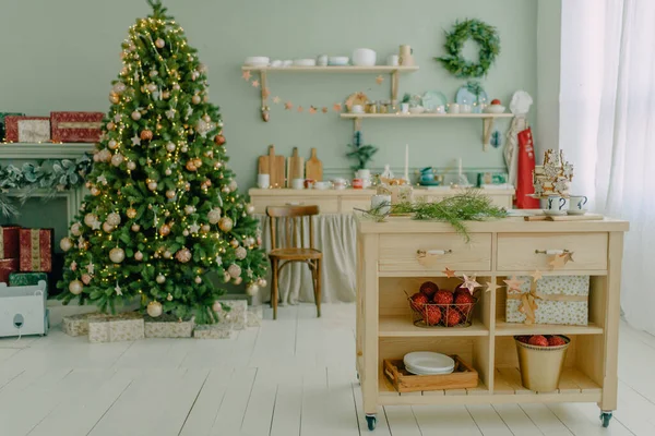 Jul Dekoration Med Julgran Och Presenterar — Stockfoto