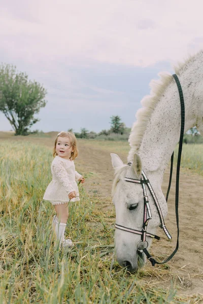 Family White Clothes Field — Stock Photo, Image