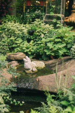 Yeşillik ve Çiçek Çiçekleriyle Zarif Çiçek Dükkanı