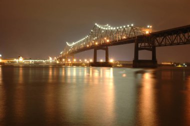 Baton Rouge, Louisiana, Abd - 2019: Mississippi nehri boyunca Baton Rouge ve Port Allen'ı birbirine bağlayan eyaletler arası 10 köprü.