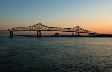 Baton Rouge, Louisiana, Abd - 2019: Mississippi nehri boyunca Baton Rouge ve Port Allen'ı birbirine bağlayan eyaletler arası 10 köprü.