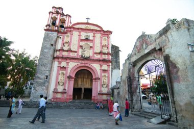 Cuernavaca, Morelos, Meksika - 2019: Katedral Idacağa'nın yanında bir şapel.