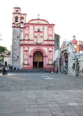 Cuernavaca, Morelos, Meksika - 2019: Katedral Idacağa'nın yanında bir şapel.