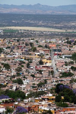 San Miguel de Allende, Guanajuato, Meksika - 2019: Parroquia da dahil olmak üzere şehrin panoramik manzarası.
