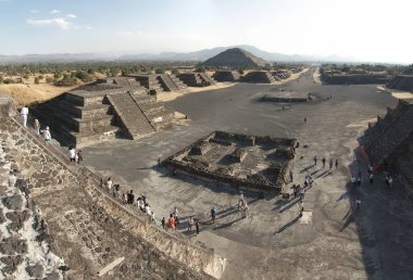 Teotihuacan, Meksika - 2019: Unesco Dünya Mirası Listesi'nde yer alan Teotihuacan piramitlerinin panoramik manzarası.