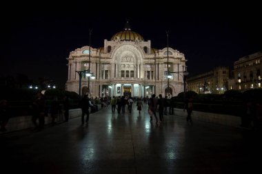 Mexico City, Meksika - 2019: Palacio de Bellas Artes (Güzel Sanatlar Sarayı) Mexico City'de önemli bir kültür merkezi, müze ve tarihi yapıdır..