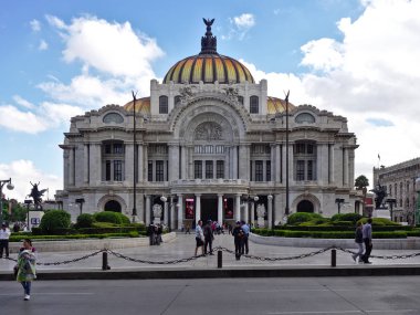 Mexico City, Meksika - 2019: Palacio de Bellas Artes (Güzel Sanatlar Sarayı) Mexico City'de önemli bir kültür merkezi, müze ve tarihi yapıdır..