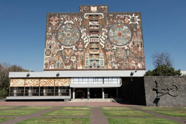 Mexico City, Meksika - 2019: Meksikalı sanatçı Juan O'Gorman tarafından yaratılan Meksika Ulusal Özerk Üniversitesi Merkez Kütüphanesi (Unam).