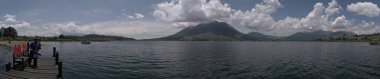 Imbabura, Ekvador - 2019: Lago San pablo ve Cerro Imbabura manzarası, 2700m yükseklikte bulunan.