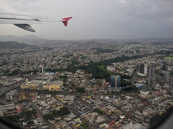 Guayaquil Guayas Ecuador 2019 Vista Aérea Ciudad Través Una Ventana — Foto de Stock