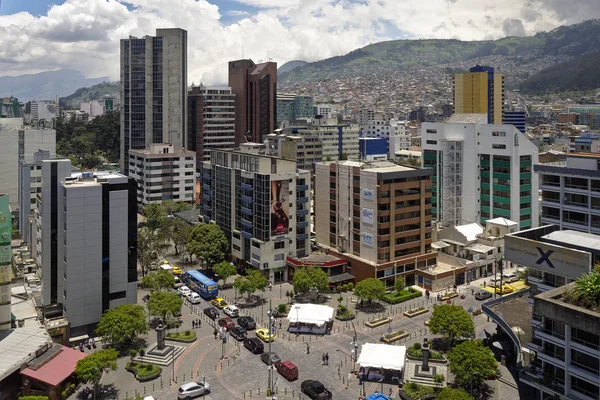 Κίτο Ισημερινός 2019 Κτίρια Γραφείων Στην Περιοχή Μαριρισκάλ Κατοικημένη Συνοικία — Φωτογραφία Αρχείου