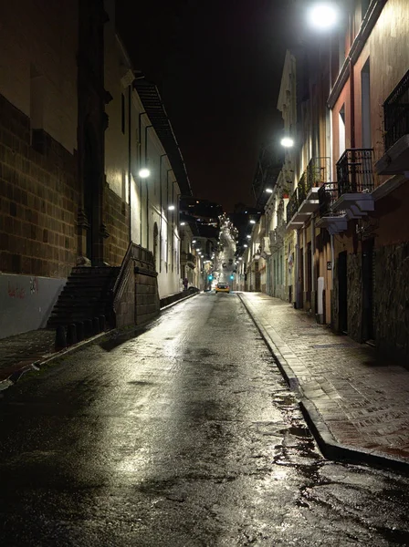 Quito Pichincha Ecuador 2019 Una Calle Típica Centro Histórico Una —  Fotos de Stock