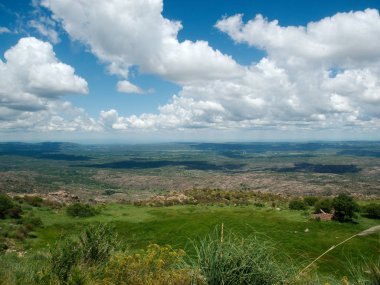 Altas Cumbres (yüksek zirveler), Cordoba, Arjantin rota 34 yanında görünümü.