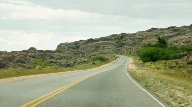 Cordoba, Arjantin - 2019: Punilla valey'i Traslasierra vadisine bağlayan Altas Cumbres (High Peaks) yolunun manzarası.