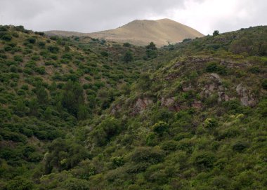 La Cumbre yakınlarındaki bir tepenin tepesindeki manzara, Cordoba, Arjantin.
