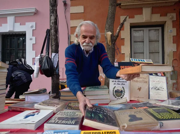 Córdoba Argentina 2019 Hombre Vende Libros Mercado Huidas Distrito Gemes — Foto de Stock