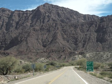 La Rioja eyaleti, Arjantin, doğal rota 76 yanında görünümü. 