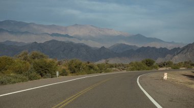 La Rioja eyaleti, Arjantin, doğal rota 76 yanında görünümü. 
