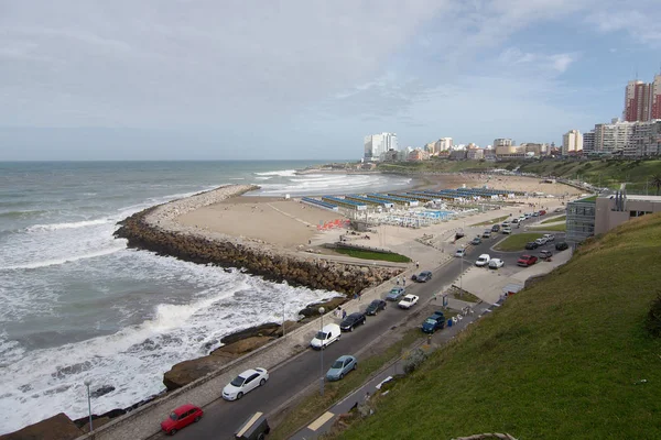马德普拉塔 布宜诺斯艾利斯 阿根廷 2019 海岸景观与部分城市天际线的背景 — 图库照片