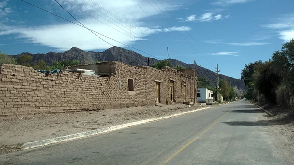 Vinchina Rioja Argentinië 2019 Uitzicht Typische Adobe Huizen Aan Hoofdweg — Stockfoto