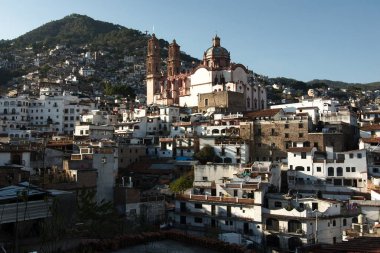 Taxco de Alarcn, Guerrero, Meksika - 2019: Şehrin panoramik manzarası.