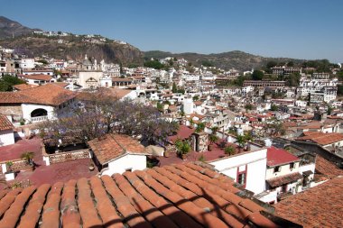 Taxco de Alarcn, Guerrero, Meksika - 2019: Şehrin panoramik manzarası.
