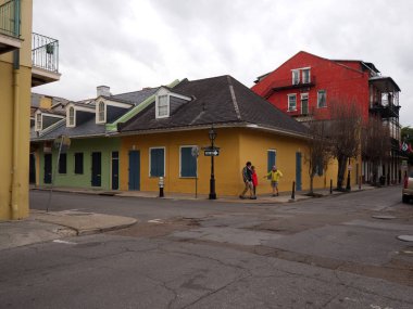 New Orleans, Louisiana, Abd - 2019: Fransız Mahallesi'nde o bölgenin tipik mimari tarzında bir ev.