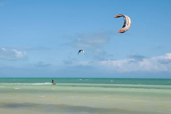 Ісаморода Флорида Сша 2019 Люди Практикують Кайтсерфінг Сонячний День — стокове фото