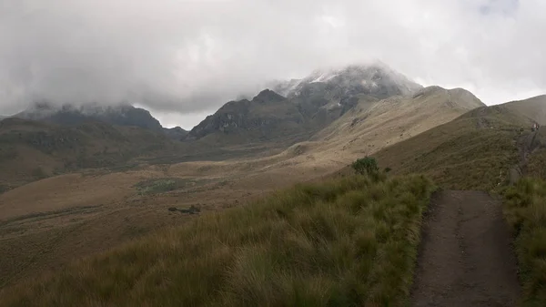 Panorámás Kilátás Pichincha Vulkán Mindössze Oldalán Quito Amely Körbe Körbe — Stock Fotó