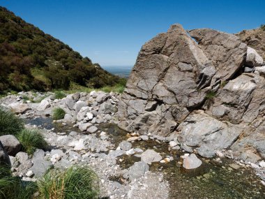 Pasos Malos çayının manzarası. Villa de Merlo, San Luis, Arjantin