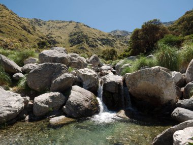 Pasos Malos çayının manzarası. Villa de Merlo, San Luis, Arjantin