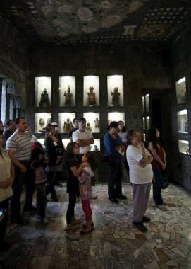 Mexico City, Meksika - 2019: Anahuacalli Müzesi'nin içi, Coyoacan bölgesinde bir taş bina, Diego Rivera tarafından oluşturulan.