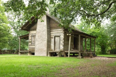 Baton Rouge, Louisiana, Abd - 2019: Lsu Rural Life Museum'da bir kabin, Louisiana tarihinin bir açık hava müzesi.