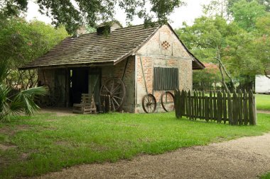 Baton Rouge, Louisiana, Abd - 2019: Lsu Rural Life Museum'da bir kabin, Louisiana tarihinin bir açık hava müzesi.