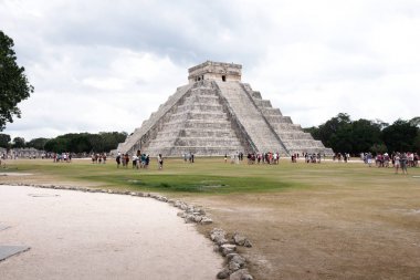 Yucatan Eyaleti, Meksika - 2019: Kukulcan Tapınağı, Chichen Itza arkeolojik alanı, Unesco Dünya Mirası Alanı.