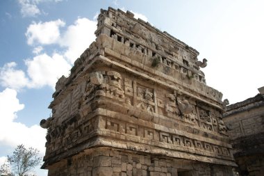 Unesco Dünya Mirası Listesi'nde yer alan Chichen Itza arkeoloji sahasında yer alan Maya kalıntılarının manzarası. Yucatan State, Meksika