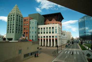 Denver, Colorado, Abd - 2019: Denver Merkez Kütüphanesi'nin dış görünümü, şehrin halk kütüphanesi sisteminin bir parçası.