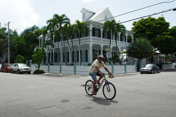 Key West Florida Estados Unidos 2019 Gente Monta Bicicletas Día — Foto de Stock