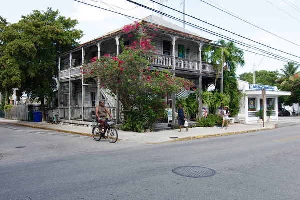 Key West Florida Estados Unidos 2019 Gente Monta Bicicletas Día — Foto de Stock