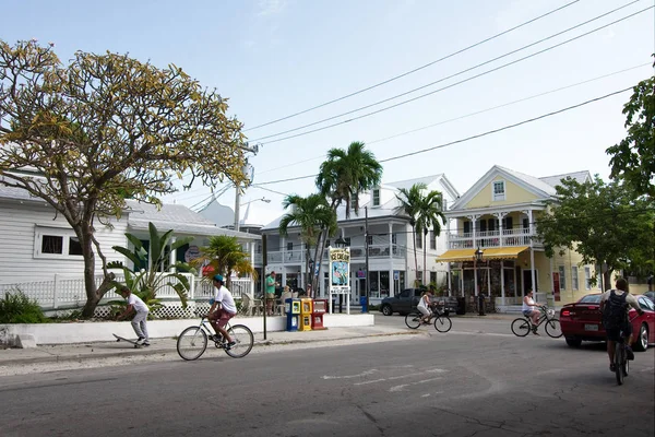 Key West Florida Estados Unidos 2019 Gente Monta Bicicletas Día — Foto de Stock