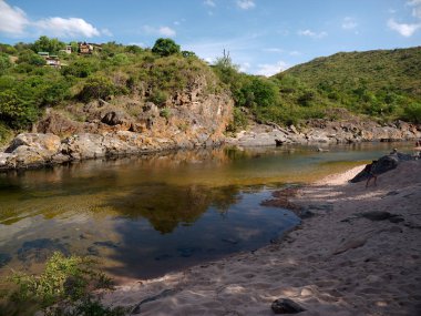 San Antonio nehri manzarası, Cuesta Blanca, Cordoba, Arjantin.  