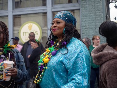New Orleans, Louisiana, ABD - 2020: İnsanlar bu şehrin geleneksel bir etkinliği olan İkinci Hat geçit törenine katılıyor. 
