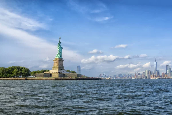 Lady Liberty Frihetsgudinnan Och Moln — Stockfoto