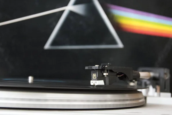 Pink Floyd Dark side of the moon Vinyl record playing