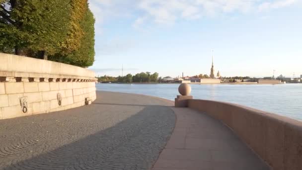 Saint Petersburg Rusya Vasilyevsky Adası Tükürüğü Neva Nehri — Stok video
