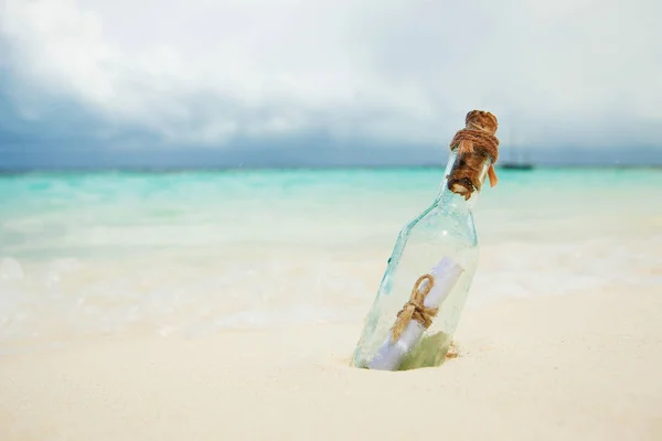 Flaschenpost Strand Insel Lebensstil Weißer Sand Kristallblaues Meer Mit Tropischem — Stockfoto