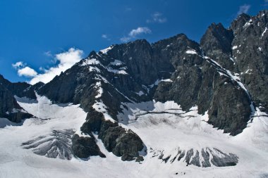dağ altay mavi gökyüzü bulut